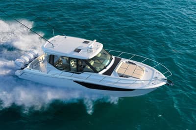 BOATZON | Boston Whaler 405 Conquest 2021