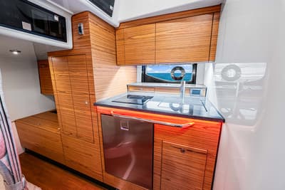 BOATZON | Boston Whaler 405 Conquest 2022