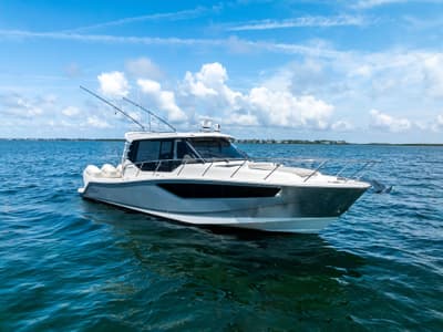 BOATZON | Boston Whaler 405 Conquest 2023