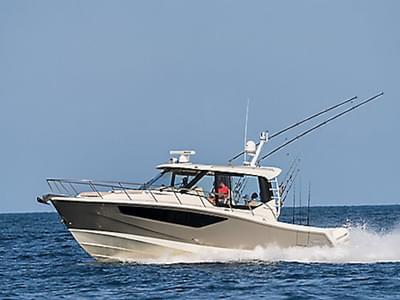BOATZON | Boston Whaler 405 Conquest 2025