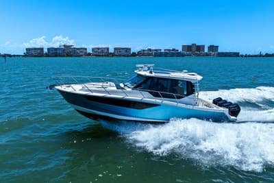 BOATZON | Boston Whaler 405 CONQUEST 2025