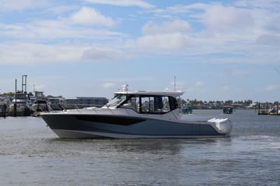 BOATZON | Boston Whaler 405 Conquest 2026