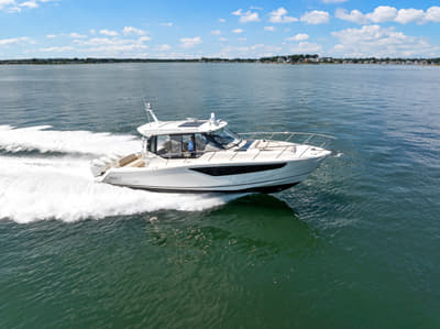 BOATZON | Boston Whaler 405 Conquest 2026