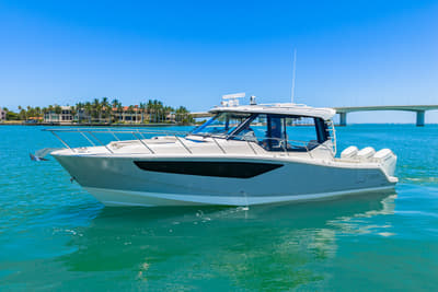 BOATZON | Boston Whaler 405 Conquest 2026