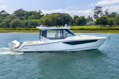 BOATZON | Boston Whaler 405 Conquest 2026