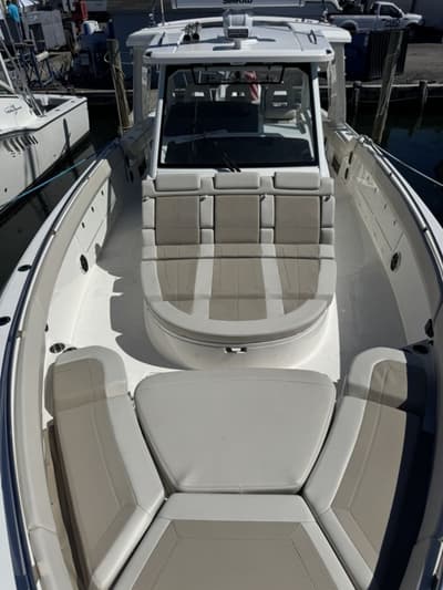 BOATZON | Boston Whaler 420 Outrage 2025 BOATZON | Boston Whaler 420 Outrage 2025