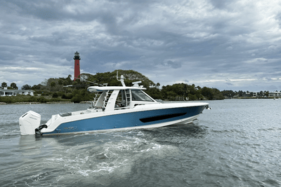 BOATZON | Boston Whaler 420 Outrage 2025