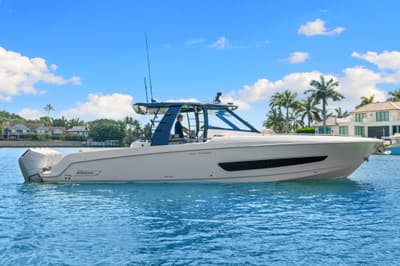 BOATZON | Boston Whaler 420 Outrage 2026