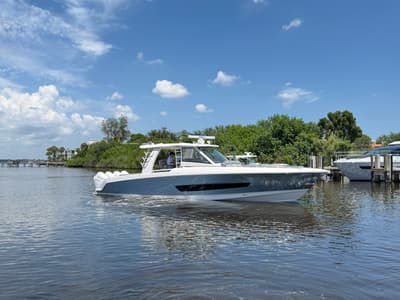 BOATZON | Boston Whaler 420 Outrage 2026