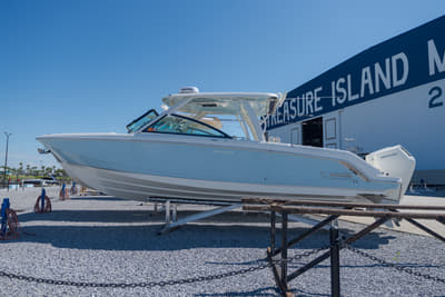 BOATZON | Boston Whaler VANTAGE 320 2025