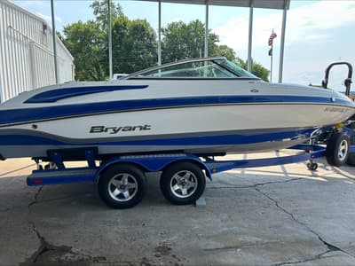 BOATZON | Bryant 220 2010