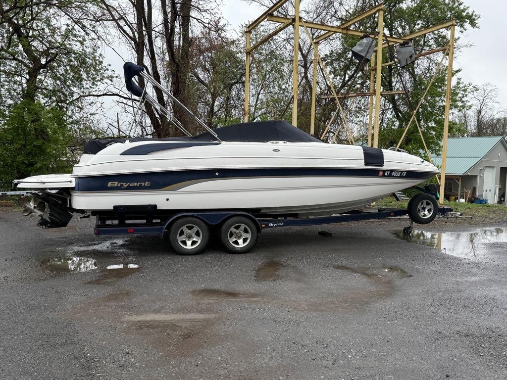 2006 Bryant 236 - Sold Boat