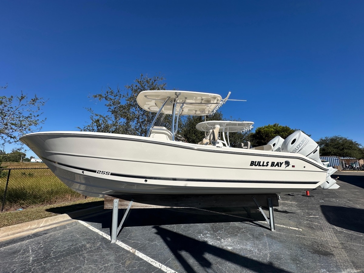 2025 Bulls Bay 255 CC - Sold Boat