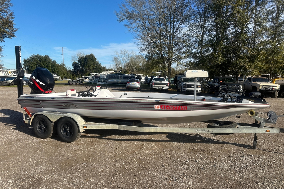 2004 Bumble Bee 2100 Pro VEE XT - Sold Boat