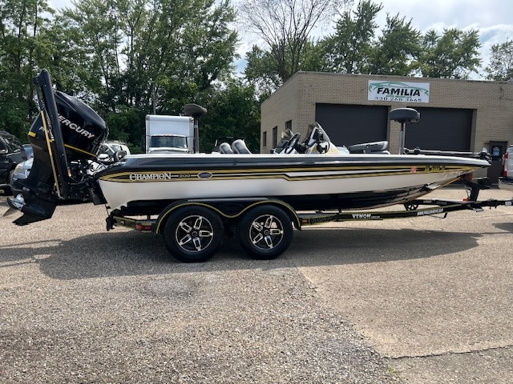 2007 Champion 200 Elite DCX - Sold Boat