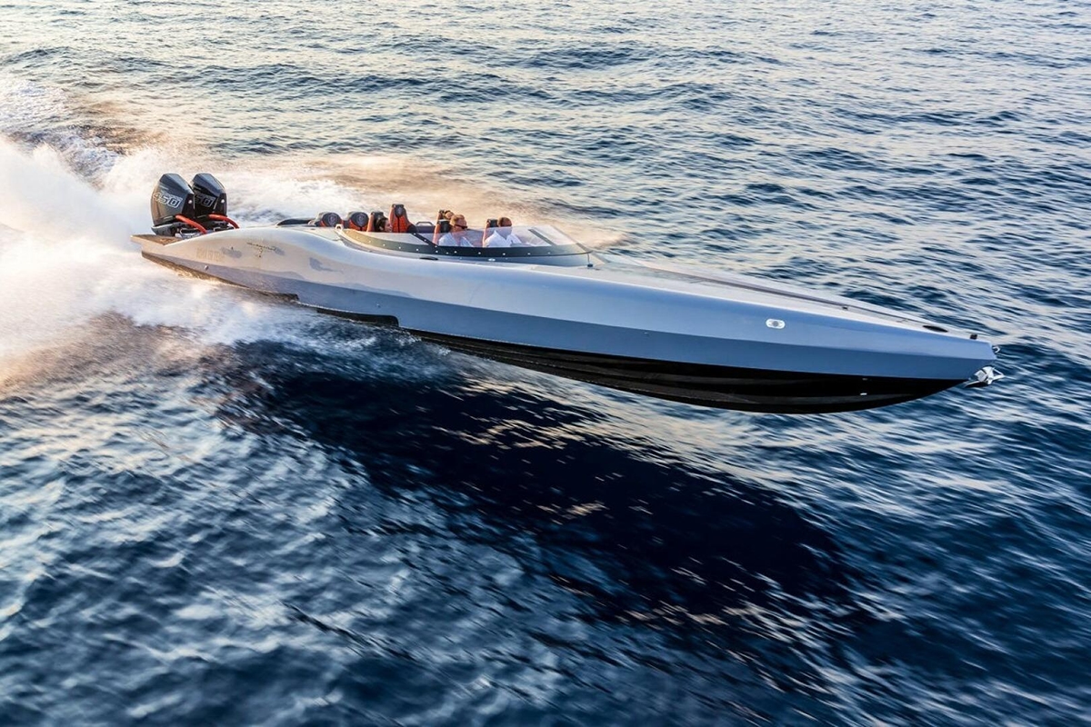 2027 Canados 411 Gladiator Carbon Series - Sold Boat