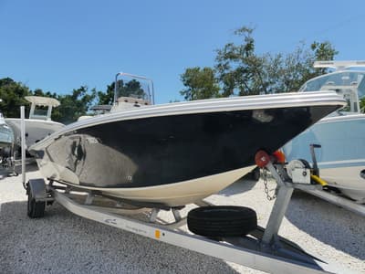 BOATZON | Carolina Skiff DLV Series 218 2016