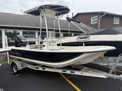 BOATZON | Carolina Skiff E18 JVX CC 2026
