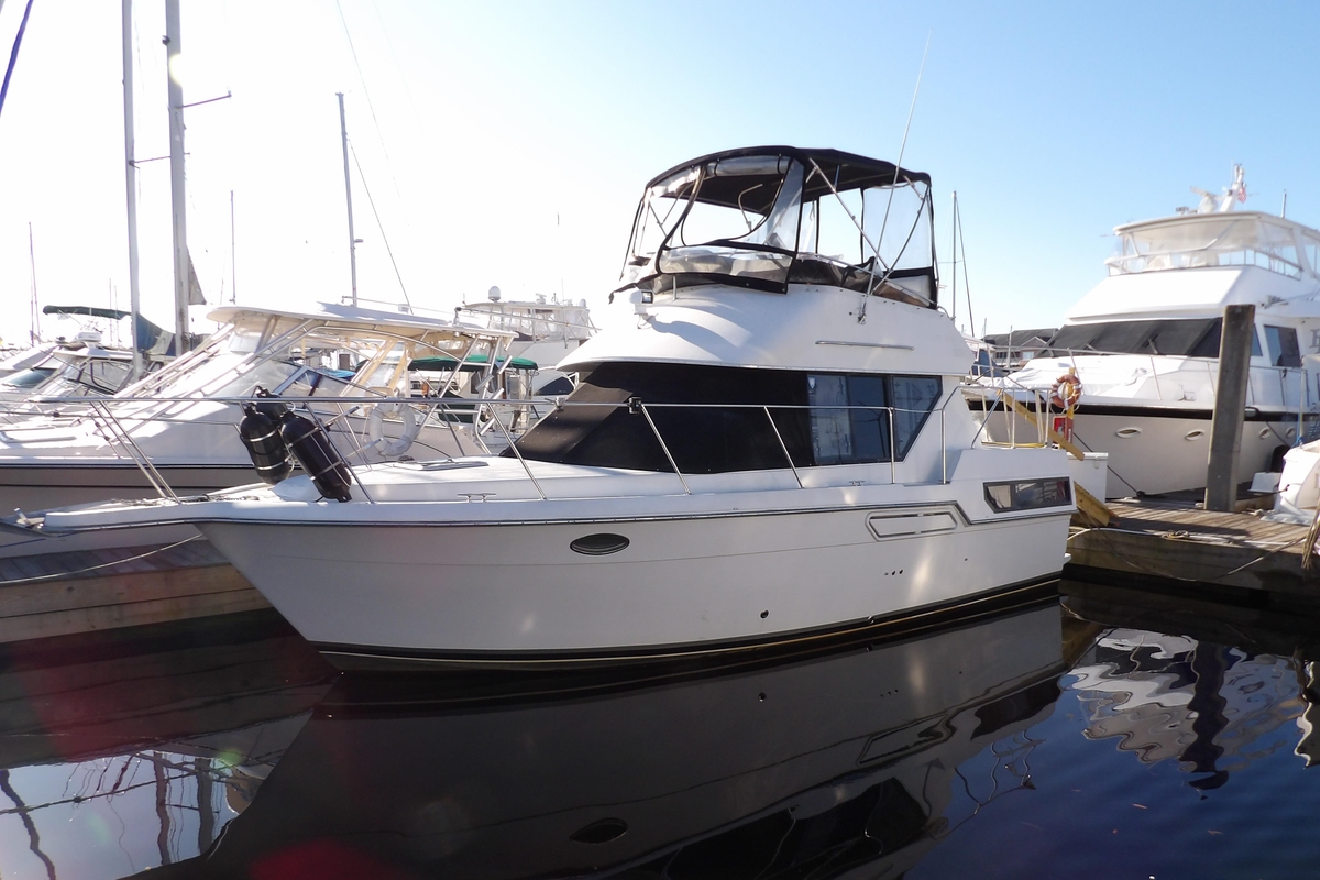 1992 Carver 28 Aft Cabin Motor Yacht - Sold Boat