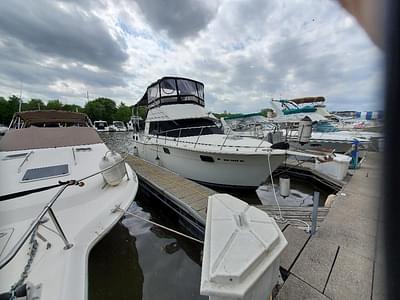 BOATZON | Carver 3207 AFT CABIN MOTOR YACHT 1983