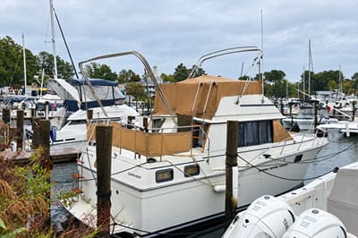 BOATZON | Carver 3207 Aft Cabin Motor Yacht 1984
