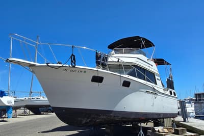 BOATZON | Carver 3207 Aft Cabin Motor Yacht 1985