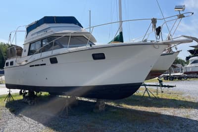 BOATZON | Carver 3207 Aft Cabin Motor Yacht 1989