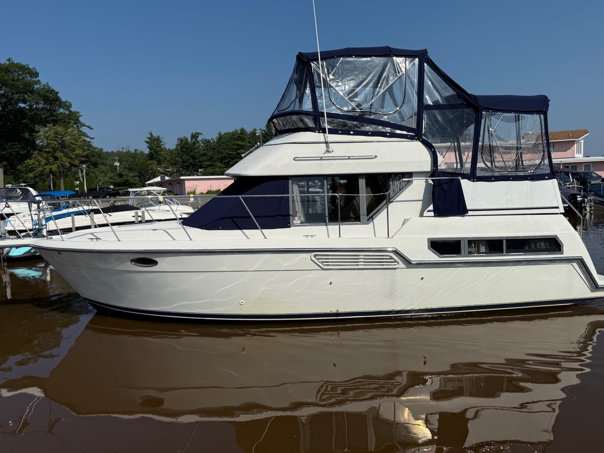 1995 Carver 325 Aft Cabin Motor Yacht - Sold Boat