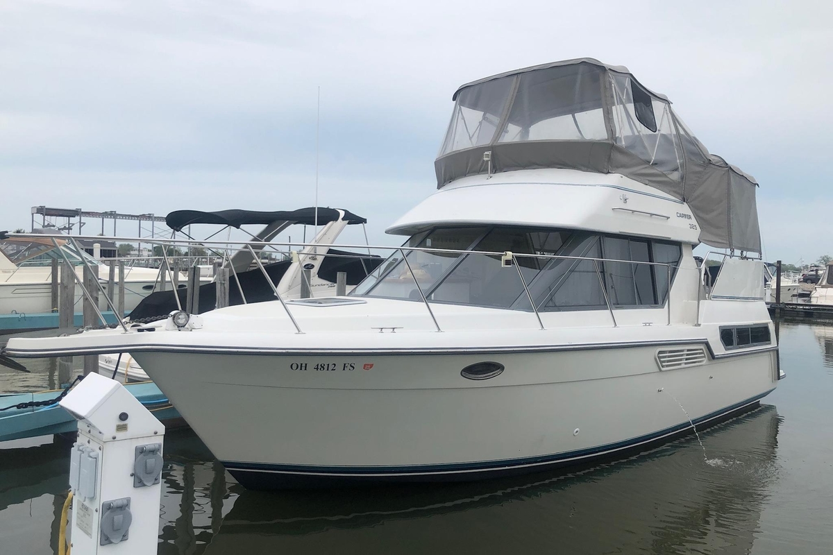 1995 Carver 325 Aft Cabin Motor Yacht - Sold Boat