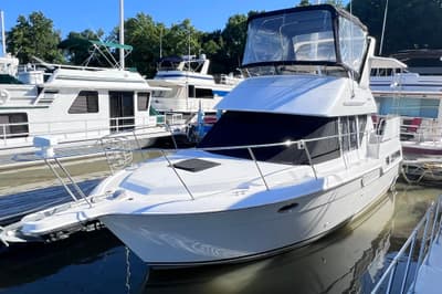 BOATZON | Carver 325 Aft Cabin Motor Yacht 1997