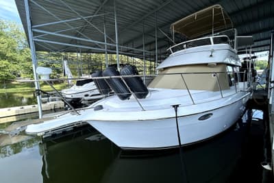 BOATZON | Carver 326 Aft Cabin Motor Yacht 1999
