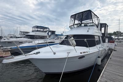 BOATZON | Carver 326 Aft Cabin Motor Yacht 2000