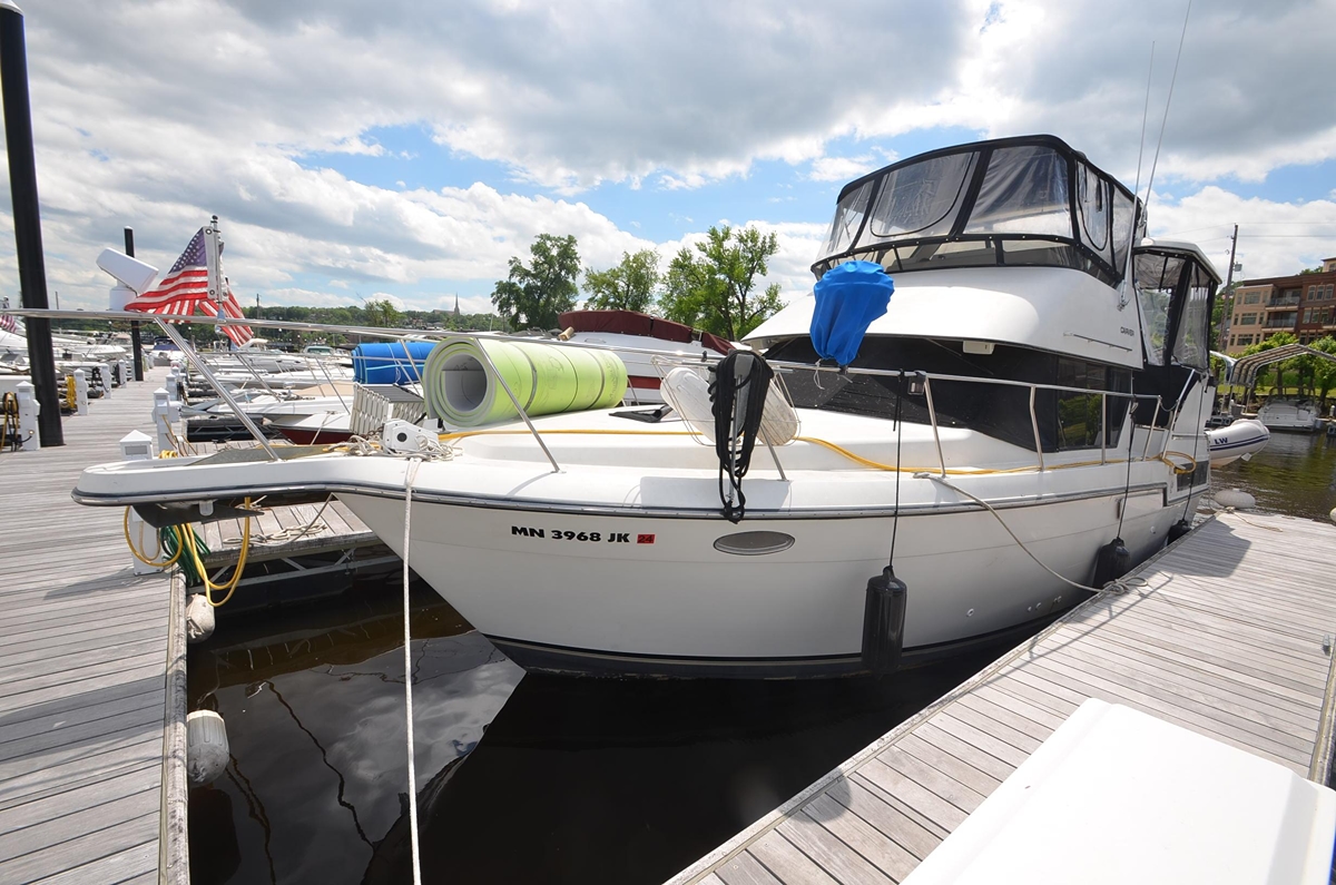 1991 Carver 33 Aft Cabin Motor Yacht - Sold Boat