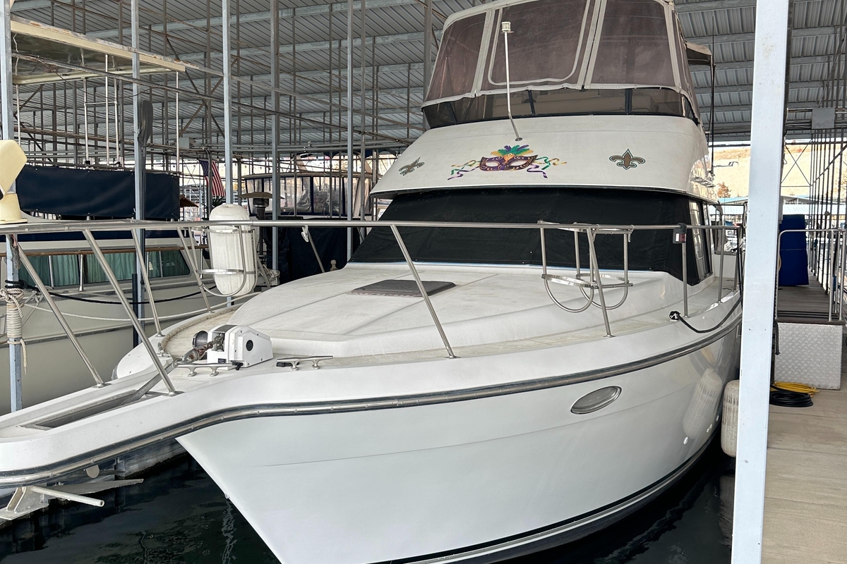 1991 Carver 33 Aft Cabin Motor Yacht - Sold Boat