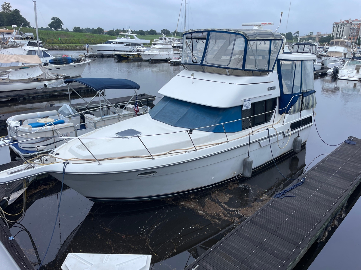 1992 Carver 33 Aft Cabin Motor Yacht - Sold Boat