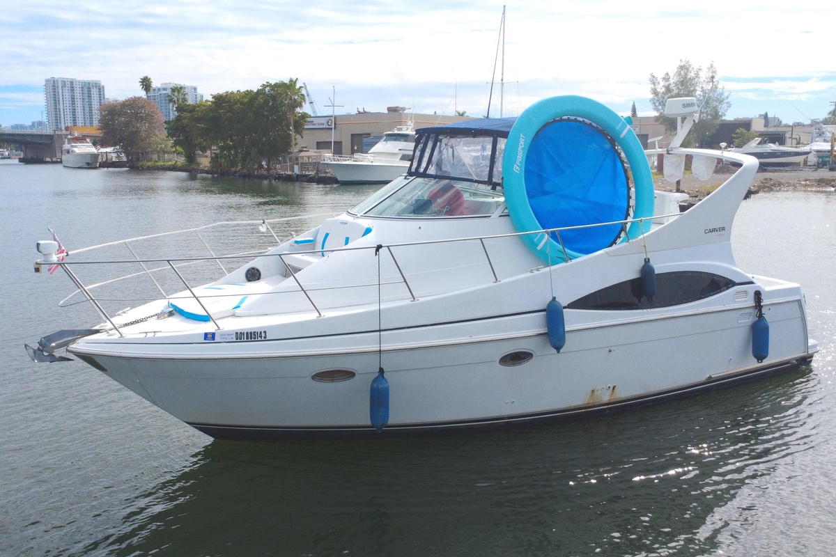 1999 Carver 350 Mariner - Sold Boat