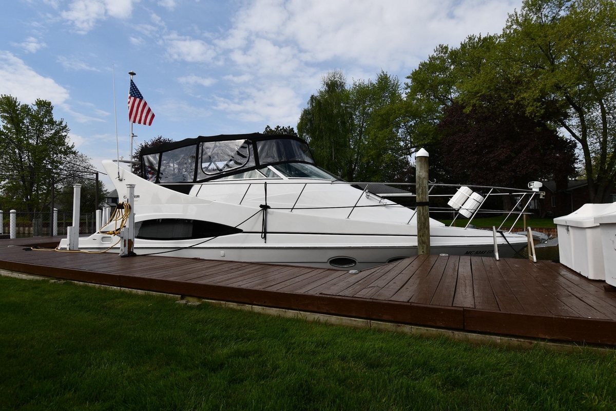 2000 Carver 350 Mariner - Sold Boat