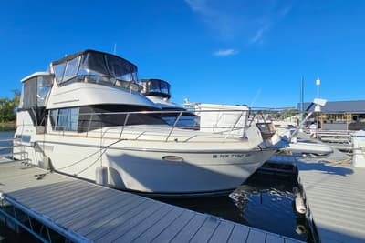 BOATZON | Carver 355 Aft Cabin Motor Yacht 1995