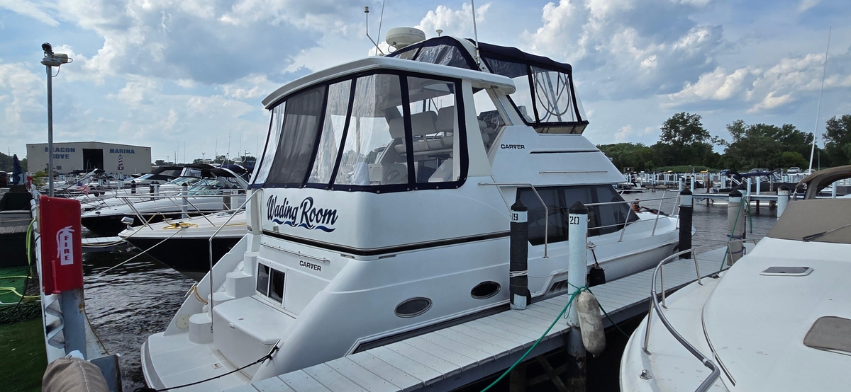 2000 Carver 356 Aft Cabin Motor Yacht - Sold Boat
