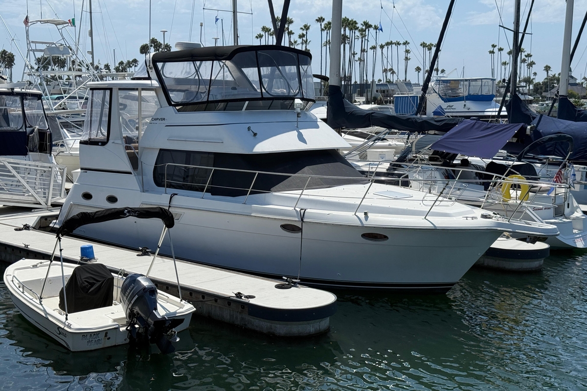 2000 Carver 356 Aft Cabin Motor Yacht - Sold Boat