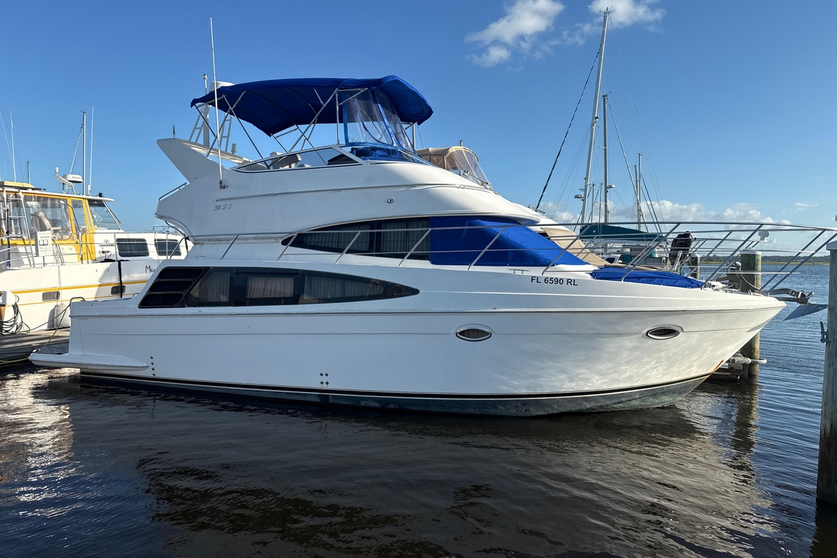 2005 Carver 36 Sedan - Sold Boat