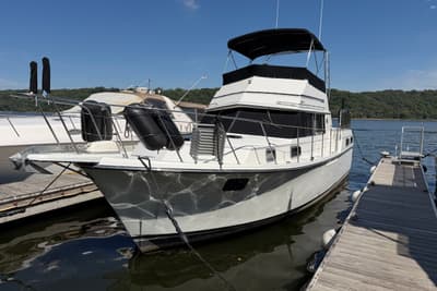BOATZON | Carver 3607 Aft Cabin Motor Yacht 1989