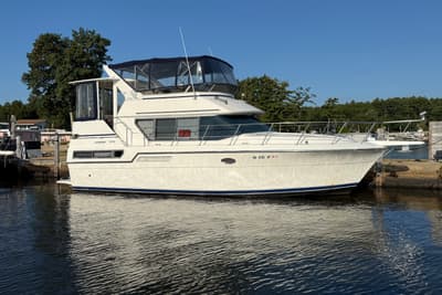 BOATZON | Carver 370 Aft Cabin Motor Yacht 1995
