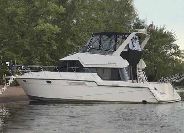1995 Carver 370 Voyager - Sold Boat