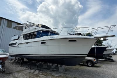 BOATZON | Carver 38 Aft Cabin Motor Yacht 1988