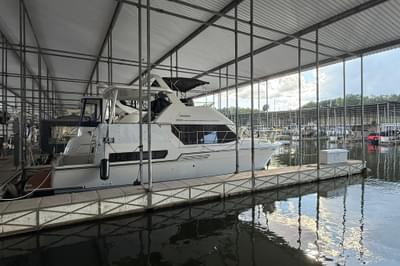 BOATZON | Carver 390 Cockpit Motor Yacht 1993