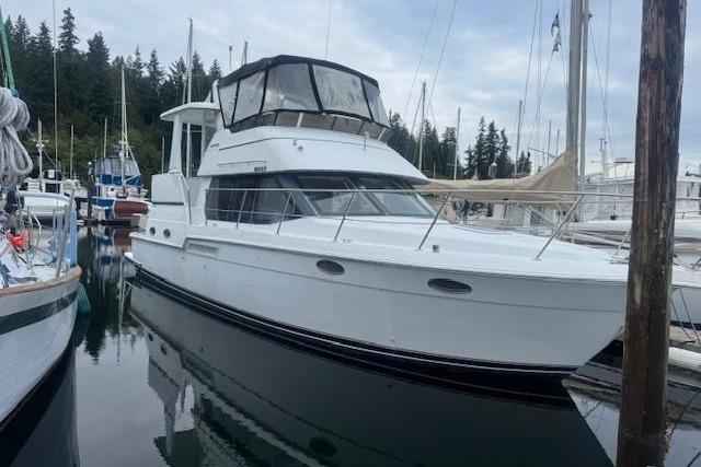 1999 Carver 404 Cockpit Motor Yacht - Sold Boat