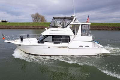 BOATZON | Carver 404 Cockpit Motor Yacht 2000