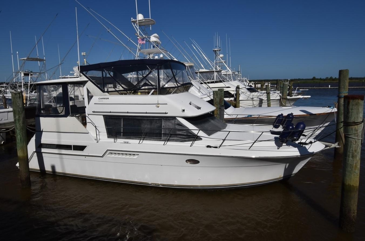 1997 Carver 405 Aft Cabin Motor Yacht - Sold Boat
