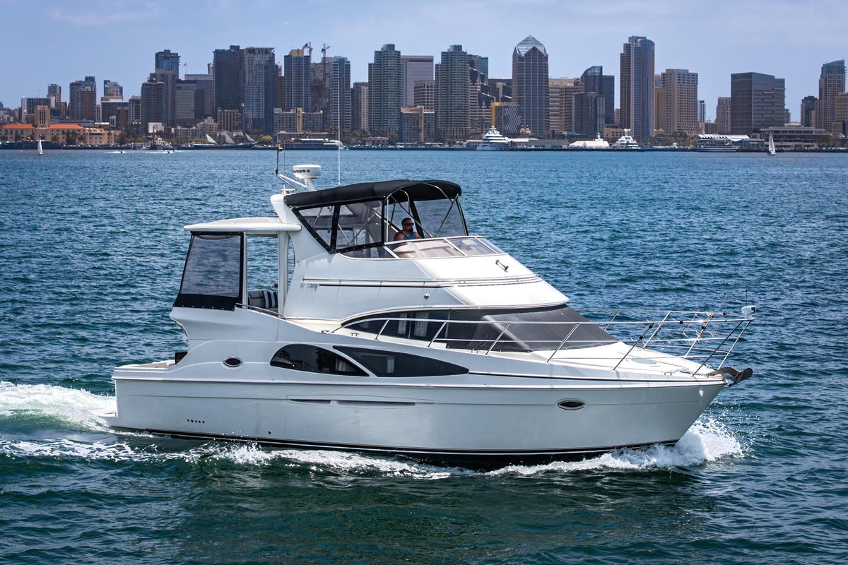 2005 Carver 41 Cockpit Motor Yacht - Sold Boat